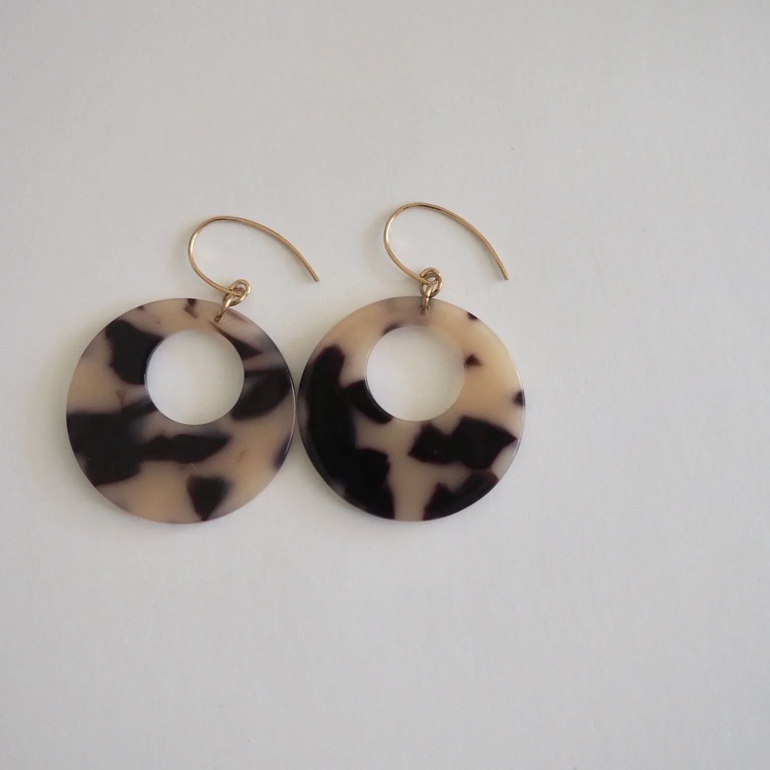 Blonde Tortoise Circular Earrings