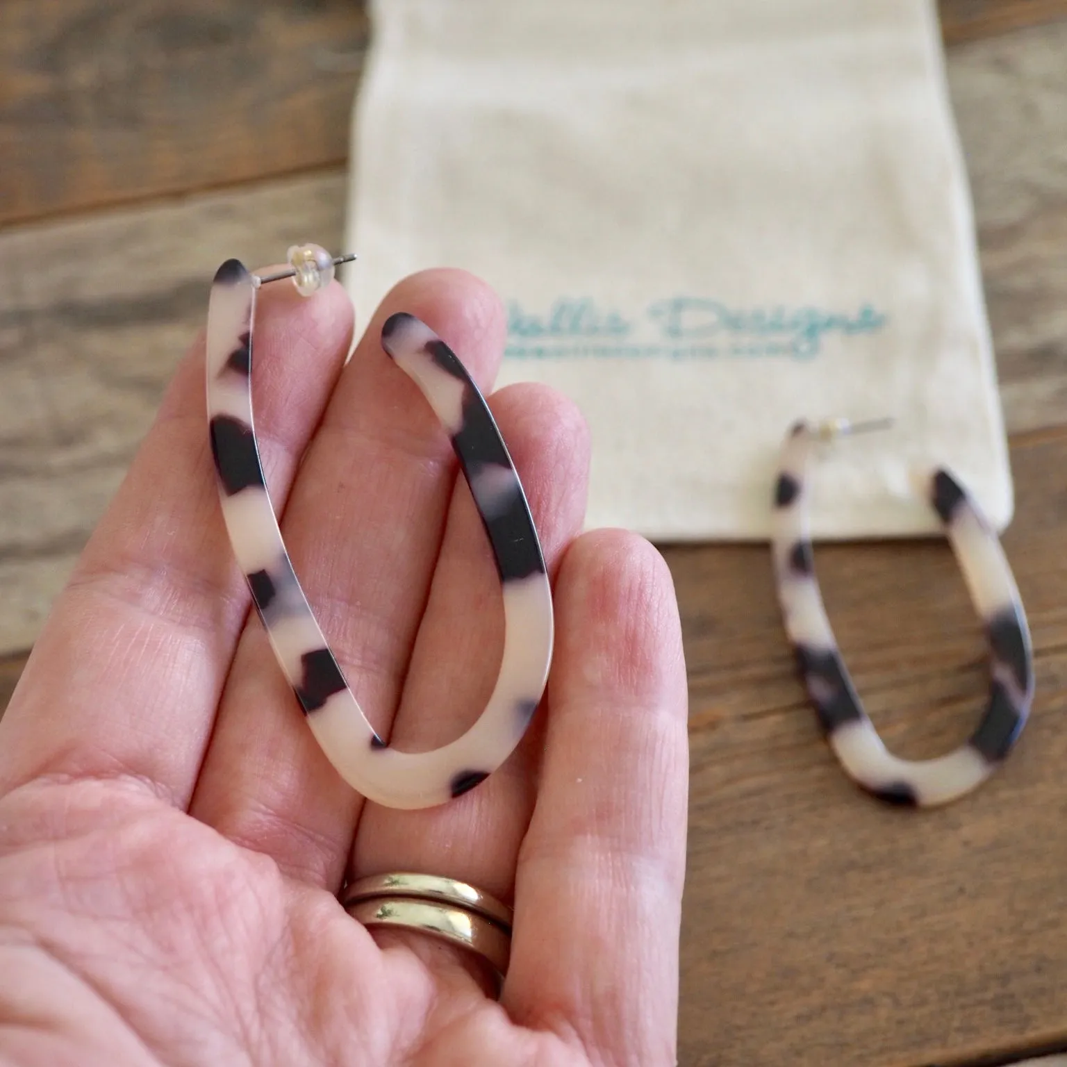 Blonde Tortoise Hoop Earrings