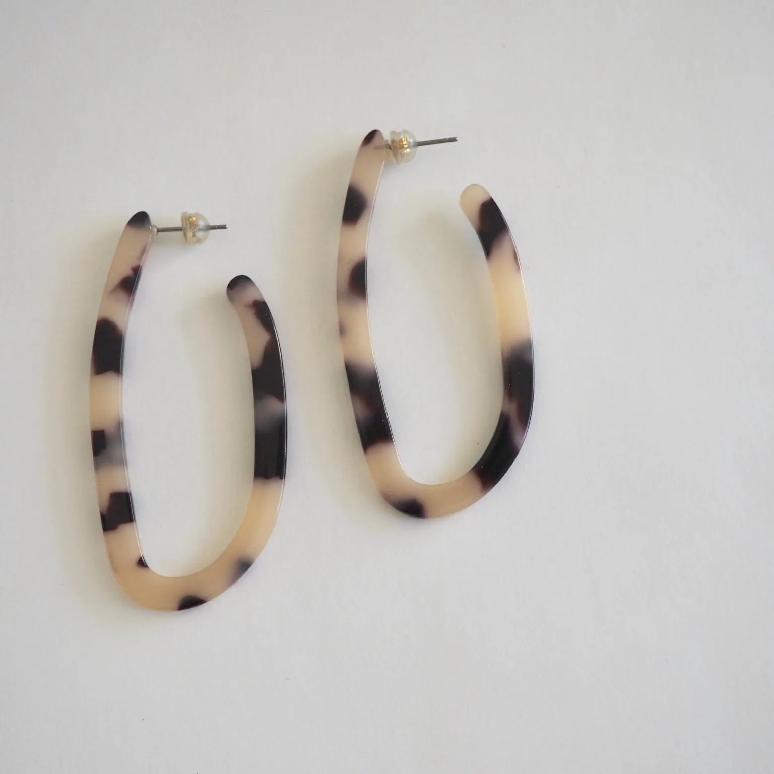 Blonde Tortoise Hoop Earrings