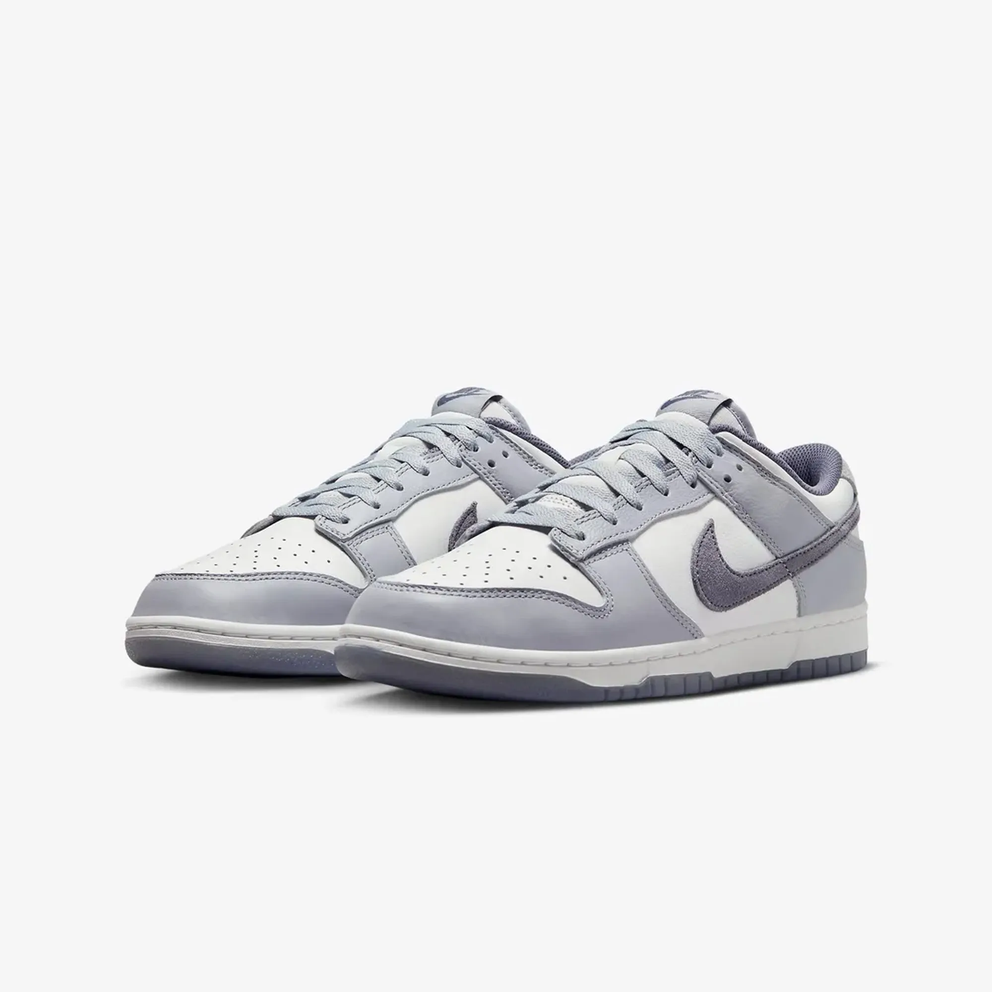 Dunk Low Retro SE - White/Light Carbon-Platinum Tint