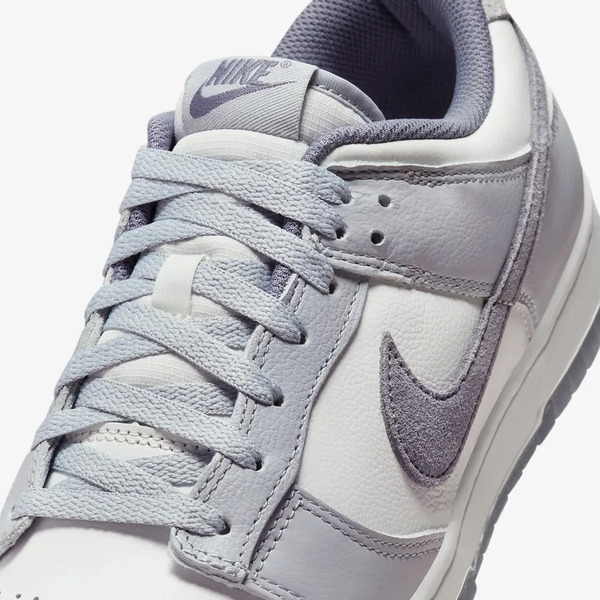 Dunk Low Retro SE - White/Light Carbon-Platinum Tint